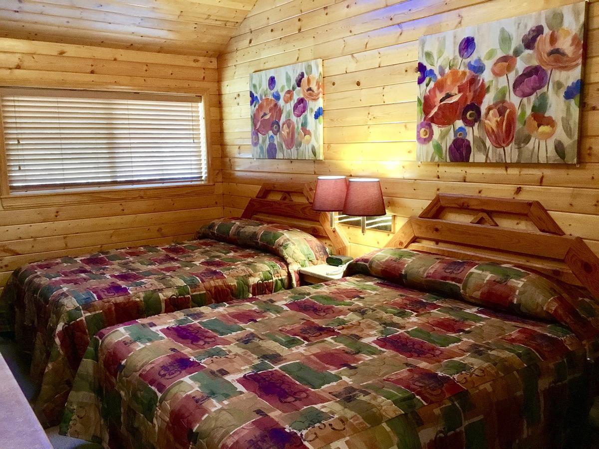 Giant Oaks Lodge